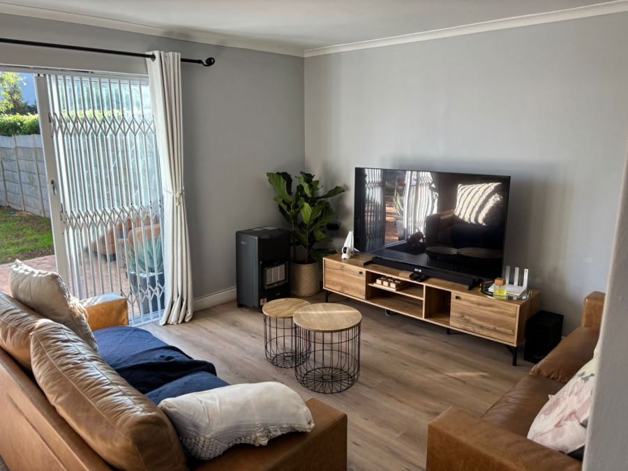 2 Bedroom Property for Sale in Uitzicht Western Cape